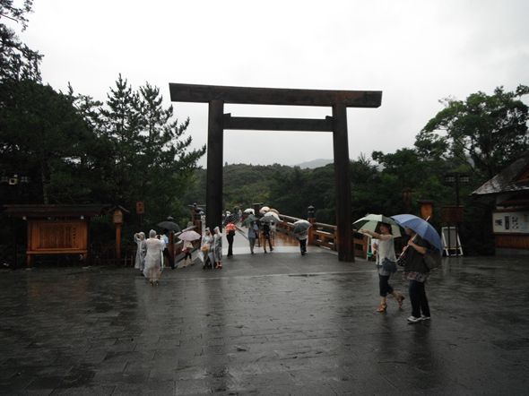 神宮周辺はボチボチ