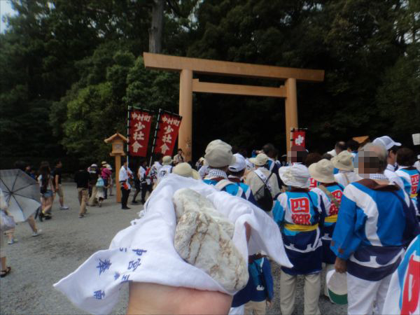 網のブログ-外宮の白石持ち