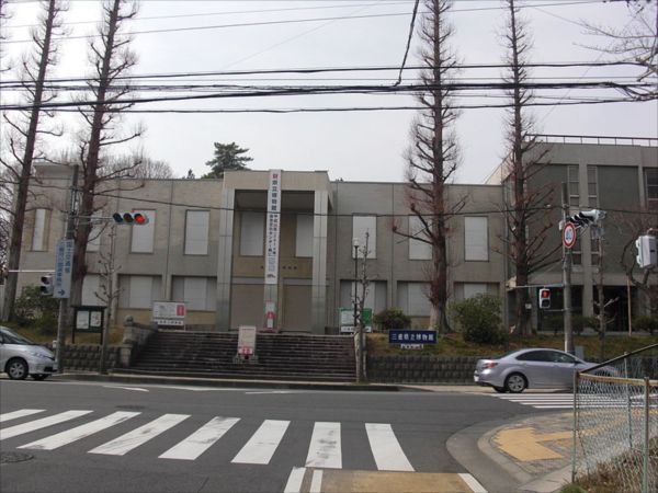 三重県立美術館
