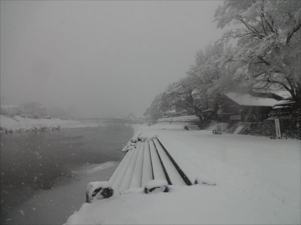 大雪で伊勢市は機能停止