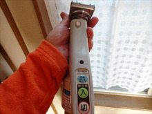 カメラの黒い点は掃除機で吸う