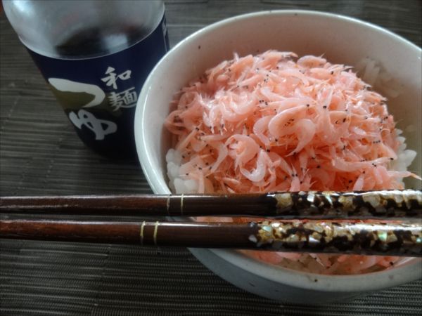 丼の上の桜