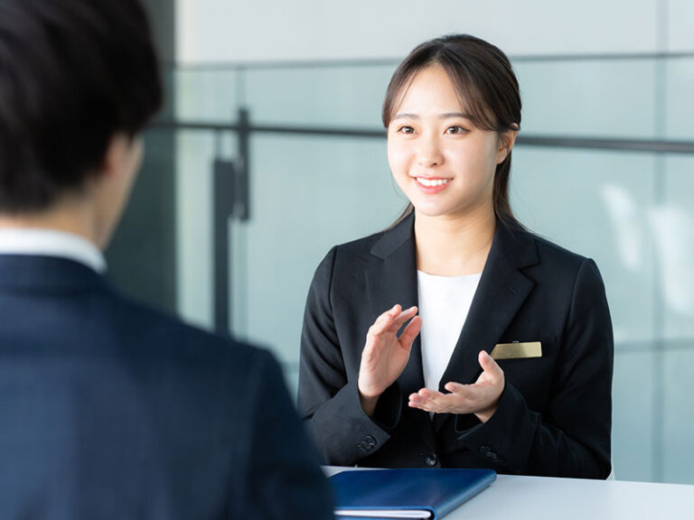 窓口の若いおねいさん