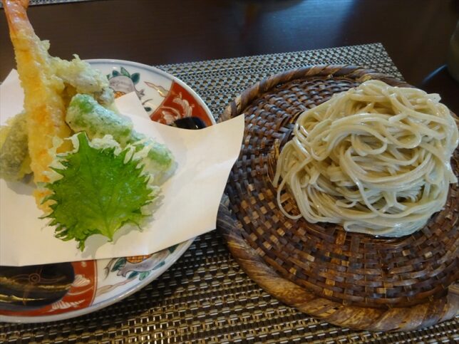 天ぷらと”もりそば”