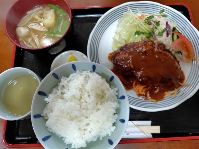 奥さんはハンバーグ定食