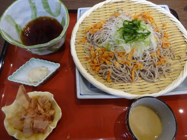 サクラエビのかき揚げそば?