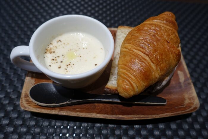 ポタージュとパン