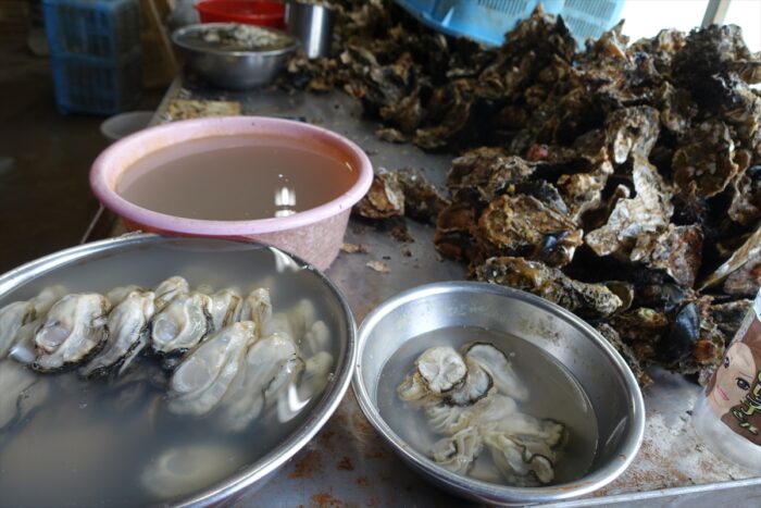 牡蠣屋さんの作業場