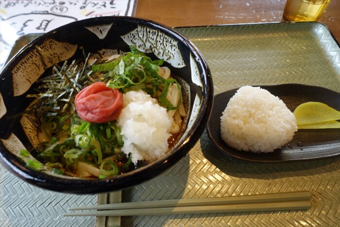 僕は梅ぶっかけ+おむすび