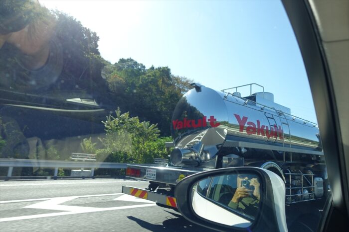 ヤクルトのタンクローリー
