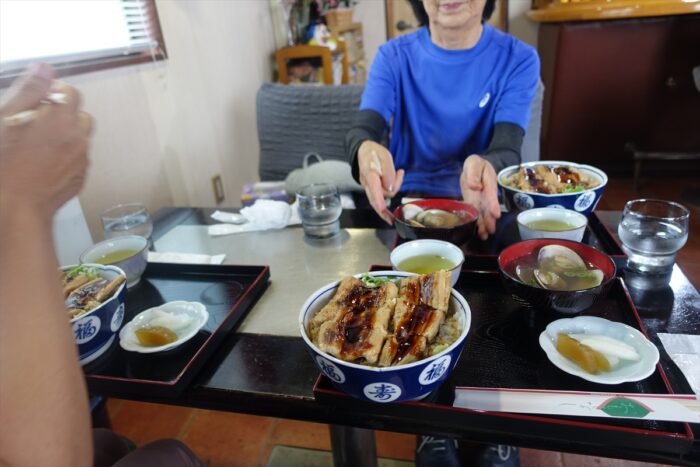 母ちゃんを誘ってアナゴ丼を食べに行った