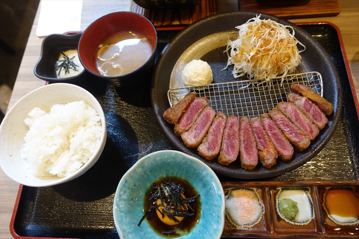 牛カツ定食