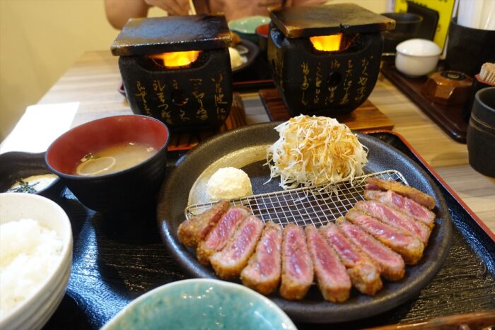 牛カツ定食(中)