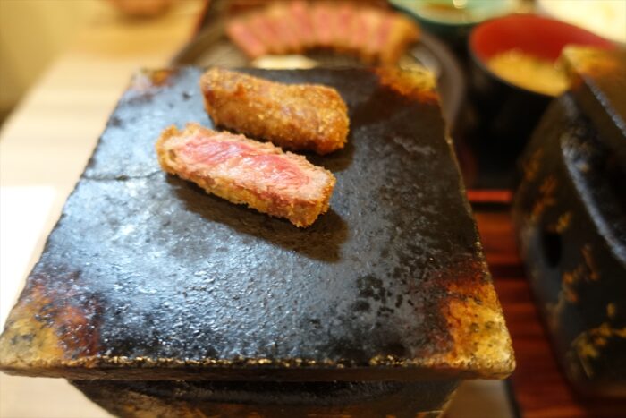 牛カツを焼く